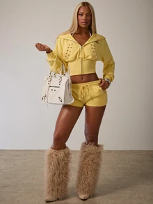 SHEIN BAE Yellow Metal Rivet Decorated Letter Embroidery Low Waist Jogger Pants Winter Street Style Daily Back To School Outfit Autumn/Winter Outing Sweatshirt Shorts Yellow Shorts - Pale Yellow - View 3