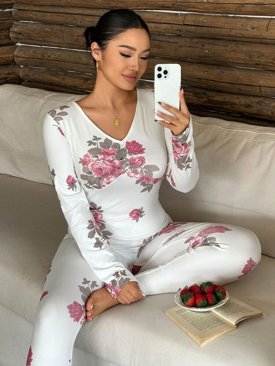 Dazy Plus Autumn/Winter Brushed Knit Floral All-Over Print Slim Fit Pajama Set - White - View 1