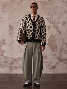 AKNOTIC Sweater Lengan Panjang Pria Motif Leopard Kasual Serbaguna untuk Pemakaian Sehari-hari - Aprikot - View 3