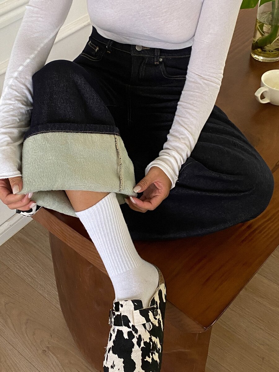 DAZY 女款標準中腰香蕉腿休閒長牛仔褲 - 深色水洗藍 - 查看 1