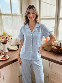 Snug Reverie Set Piyama Santai Wanita Nyaman dengan Motif Bunga Jacquard Biru Muda yang Romantis dan Segar, Lengan Pendek, dan Celana Panjang dengan Hiasan Rumbai. - Biru - View 5