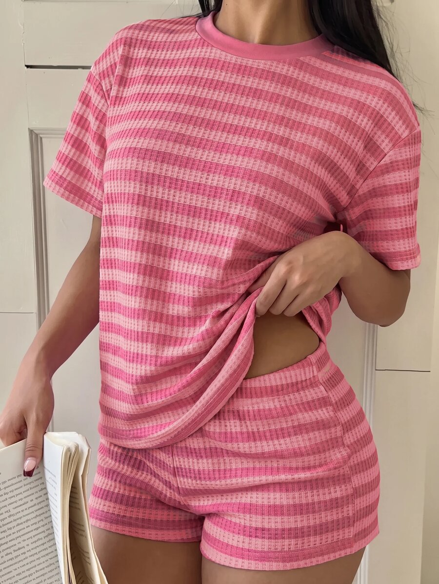 SHEIN EZwear 女款條紋拼接配色短袖上衣與短褲休閒日常套裝 - 玫紅色 - 查看 1