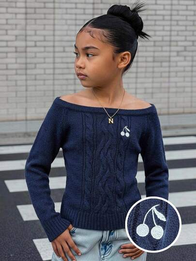 Girlism 青少年女孩秋冬款皇家藍純色圖案露肩櫻桃刺繡長袖修身套頭毛衣