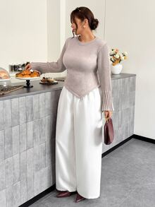 Firerie Sweater Pullover Wanita Ukuran Besar Warna Polos Kerah Bulat Lengan Panjang dengan Hem Asimetris untuk Musim Dingin - Grey - View 5