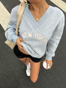 SHEIN EZwear 女款V領寬鬆大尺寸休閒衛衣，紐約圖案，休閒街頭時尚百搭，返校穿搭，夜店派對 - 灰色 - 查看 1