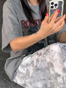 DAZY 夏季休閒角色印花短袖寬鬆女款T恤 - 灰色 - 查看 3