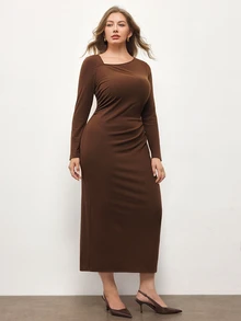 Maija Gaun Kasual Lengan Panjang Kerah Asimetris Warna Polos untuk Wanita Ukuran Plus - Coklat - View 7