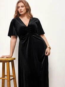Maija Gaun Elegan Lipit Lengan Pendek Leher V Warna Polos untuk Wanita Ukuran Plus - Hitam - View 7