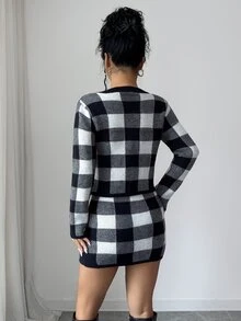 Elenzga Bộ áo len cài nút kẻ caro vintage và chân váy mini dệt kim - Đen và trắng - Xem 2