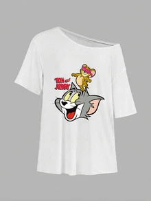 TOM & JERRY X SHEIN SHEIN EZwear 大尺碼女款字母與卡通印花不對稱肩休閒日常T恤 - 白色 - 查看 2