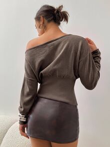 Aloruh Sweater Wanita Lengan Panjang Bergaris Cokelat Model Off-Shoulder untuk Musim Gugur/Dingin - Merah tua - View 2