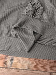 Rusticease 大尺碼韓系刺繡鏤空長袖口袋運動衫 - 灰色 - 查看 9
