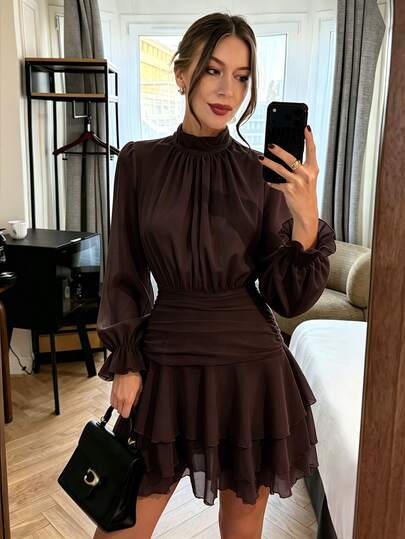 SHEIN PariChic فستان نسائي أنيق ورومانسي بخصر ضيق وكشكشة، فستان قصير باللون المشمشي والأبيض، أسلوب جديد للربيع/الصيف/الخريف/الشتاء، ملابس موعد عيد الحب، ملابس كاجوال للعطلات، فستان رومانسي من الشيفون الخفيف، فستان ميني بأكمام طويلة وكشكشة متعددة الطبقات، فستان عيد ميلاد أبيض