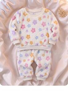 SHEIN 新生女嬰可愛休閒毛絨花卉圖案居家服套裝 - 米色 - 查看 4