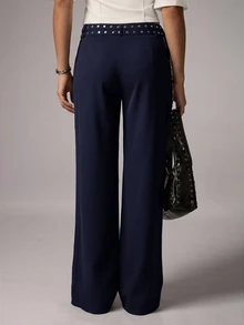 Avenya Celana Panjang Kaki Lebar dengan Hiasan Rivet dan Pita, Kasual untuk Perjalanan Sehari-hari - Navy Blue - View 2