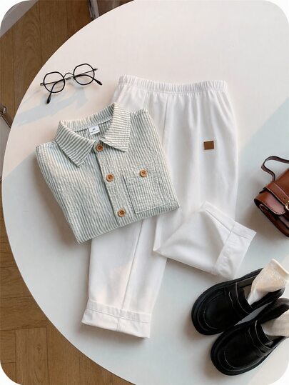 SHEIN طقم قميص وبنطلون للأولاد الصغار، كاجوال يومي، أخضر فاتح مخطط، بياقة وأكمام طويلة، مناسب للخروجات والمدرسة والتجمعات اليومية، للخريف والشتاء، ملابس العودة للمدرسة وملابس الخريف، 2 قطعة
