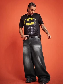 ROMWE MEN Batman X ROMWE بنطلون جينز رجالي بقصة فضفاضة وطبعة تعاونية - الأسود - مشاهدة 7