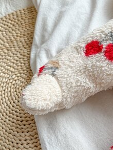 SHEIN Vintaside Kids 1件新生女嬰連腳連身衣 可愛甜美杏紅櫻桃印花熊耳長袖連帽加厚毛絨保暖裝 聖誕冬季秋季假期款 - 紅白色 - 查看 7