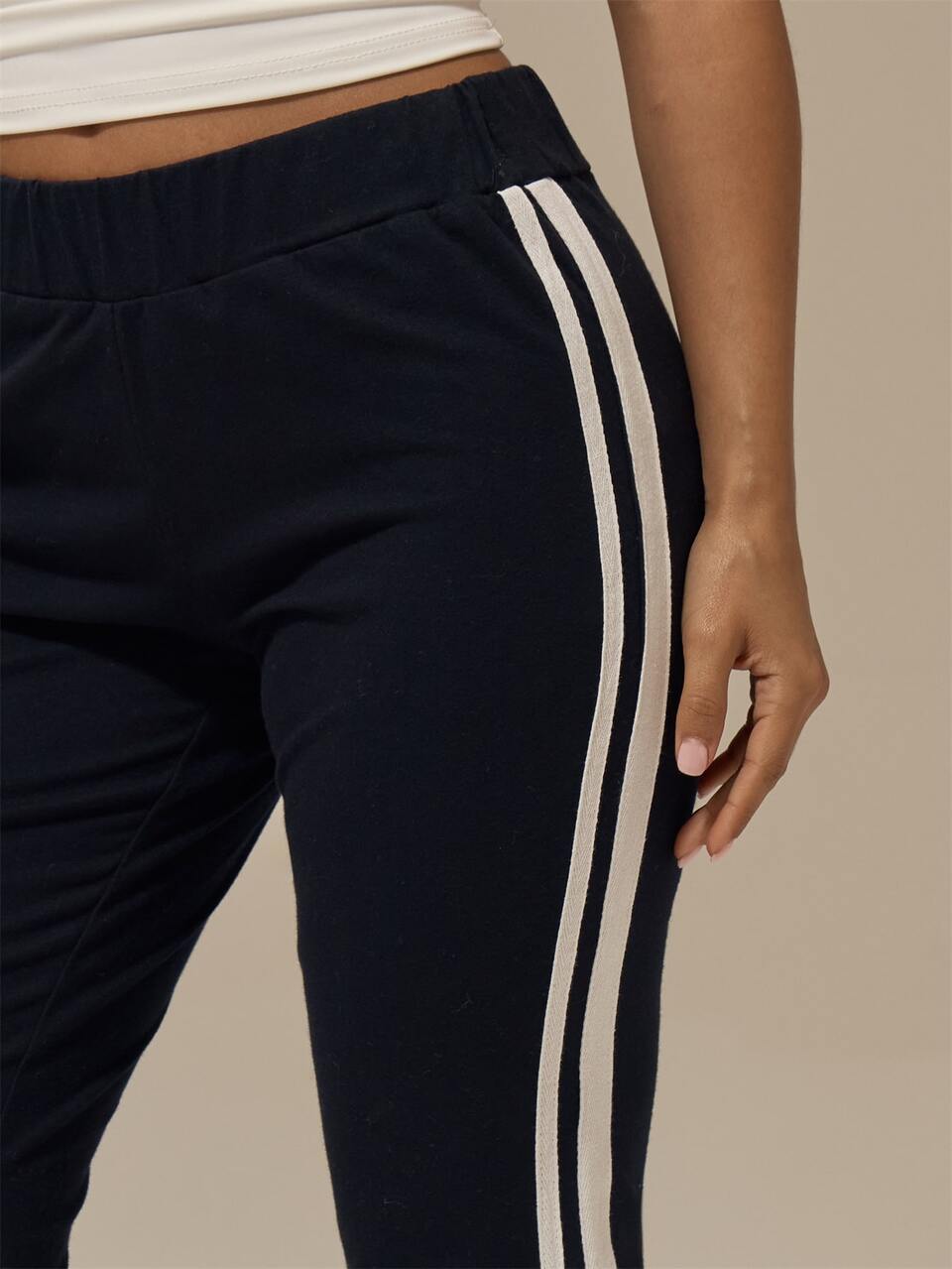 Pantalon Capri à Taille Moyenne Jambe Évasée avec Détails Rayés Été Entraînement Fitness Vêtements de Détente Quotidienne