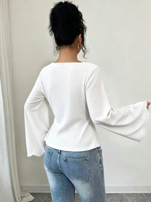 Selianne 女款秋冬收腰抓皺織帶拼接鏤空波浪下擺休閒通勤喇叭袖T恤 - 米色 - 查看 2