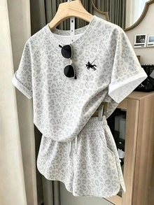 Resyla 女款豹紋圓領上衣與抽繩腰口袋短褲套裝，學生休閒穿著 - 彩色 - 查看 1