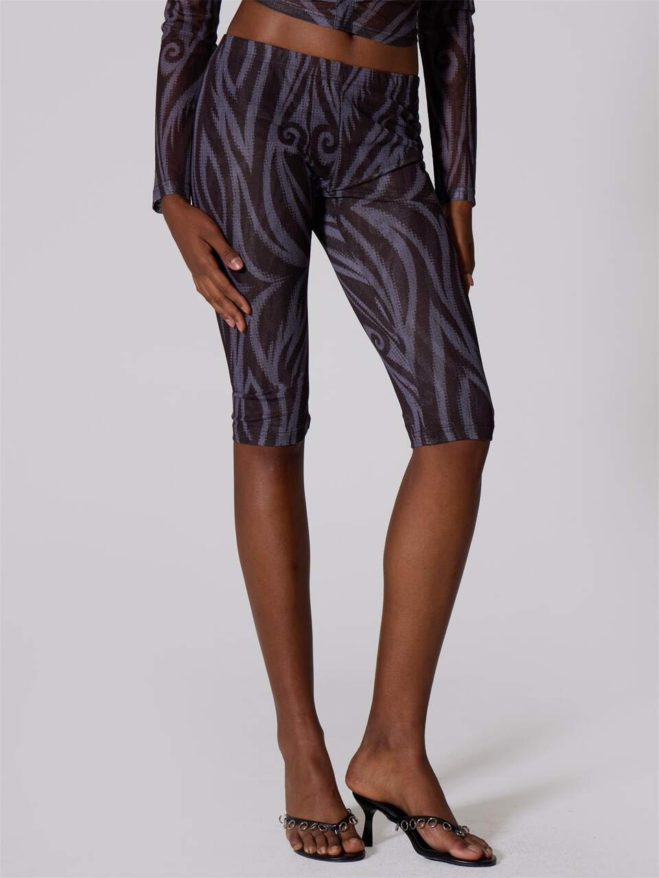 Purple Mesh Printed Onion Skin Capri Pants