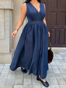 Rivivi Gaun Denim Biru Tanpa Elastis dengan Leher V Dalam untuk Wanita Ukuran Plus Gaya Boho - Dark Wash - View 5