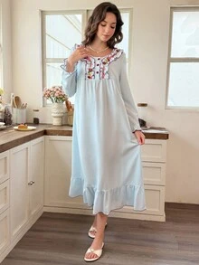 Snug Reverie فستان نوم نسائي بحجم قياسي بلون موحد وأكمام طويلة، مزين بحافة دانتيل زهرية على الياقة، بأسلوب رومانسي منعش، مناسب للارتداء في المنزل والخارج - أزرق فاتح اللون - مشاهدة 6
