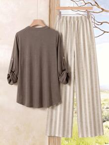 SHEIN LUNE 女款兩件套，女式正式襯衫，條紋T恤與長褲，女式秋季服飾，秋季穿搭，女式通勤穿搭，基礎上衣，外出穿搭，機場穿搭 - 卡其色 - 查看 2