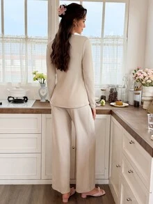 Snug Reverie طقم ملابس منزلية نسائي بتصميم دانتيل محبوك مع رقعات - لون مشمشي - مشاهدة 2