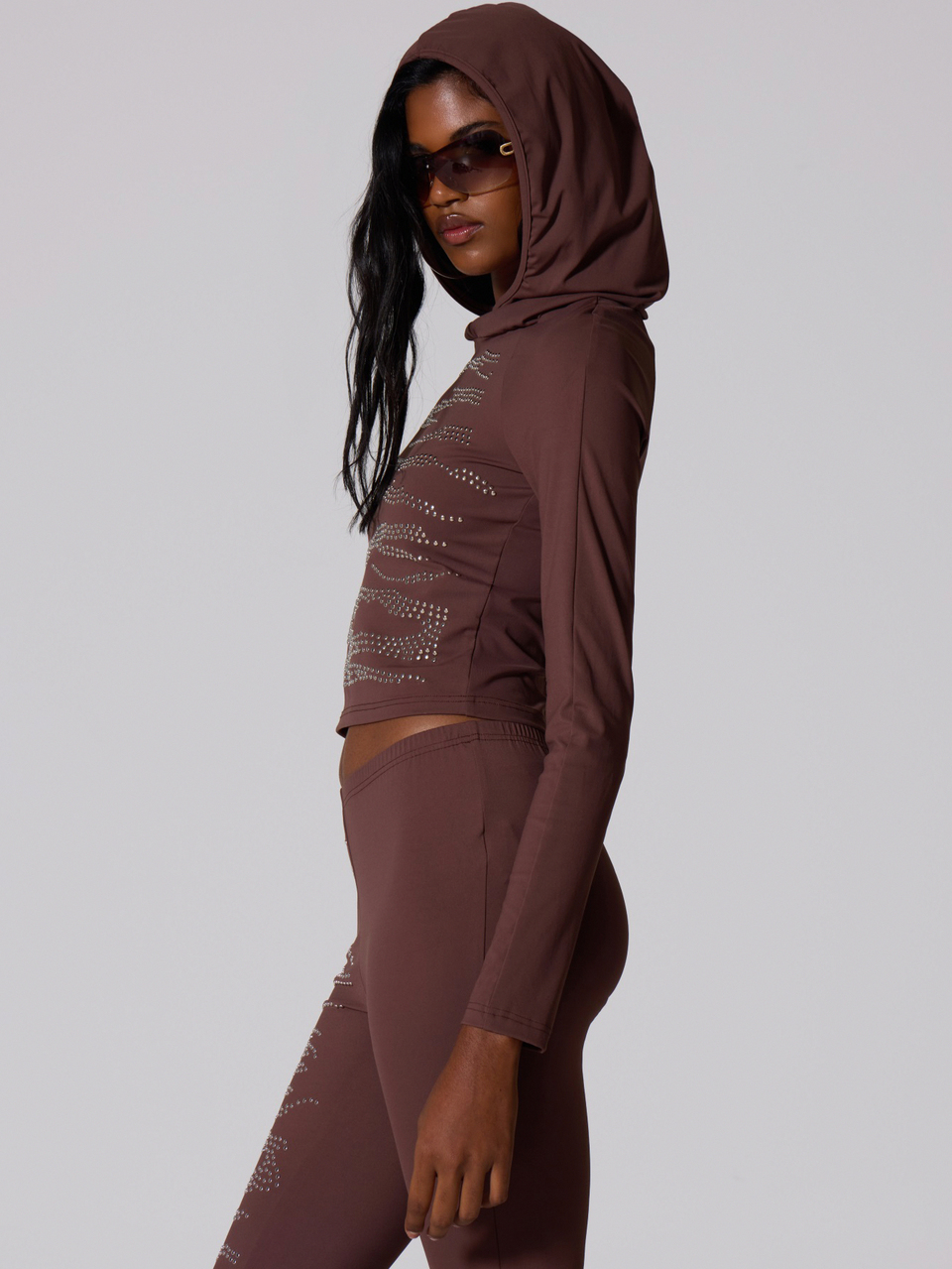 Top à capuche marron slinky orné à manches longues été automne hiver pour sortir festival cool girl basse fréquence