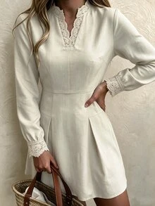 SHEIN 女款休閒通勤舒適蕾絲立領拼接V領優雅百搭長袖袖口拼接蕾絲迷你短款A字洋裝,秋冬款 - 杏色 - 查看 10
