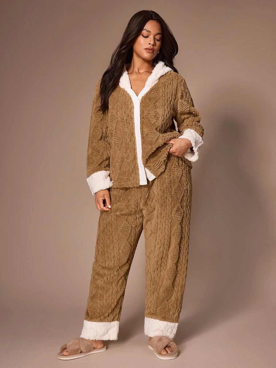 Lazeform Coral Fleece Soft Warm Contrast Color Hooded Plus Size Pajama Set 2pcs - Multicolor - View 1