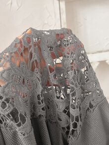Rusticease 大尺碼韓系刺繡鏤空長袖口袋運動衫 - 灰色 - 查看 6