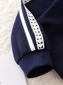 SHEIN 2件組女童波羅衫長褲套裝，學院風海軍藍配色，蝴蝶結荷葉邊對比條紋長袖翻領，休閒正裝，適合學校、秋季、假期、聖誕運動風穿搭 - 藏蓝色 - 查看 7