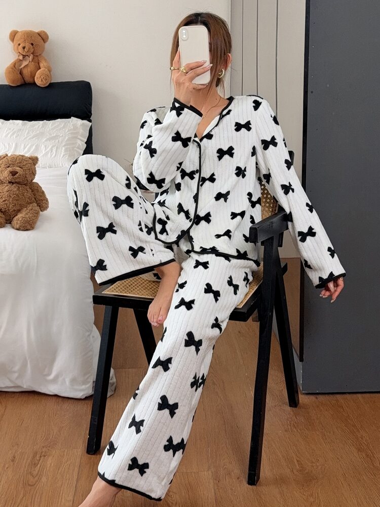 Napfluff Cute Contrast Color Plush Small Lapel Drawstring Bowknot Autumn/Winter Women's Pajama 2 Pieces Set - Black and White - View 1
