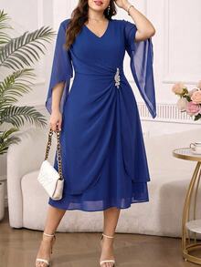 Reflora 大尺碼女款V領水鑽裝飾休閒派對洋裝 - 寶藍色 - 查看 1