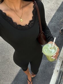 FavEase 休閒大領口對比蕾絲修身連身褲 - 黑色 - 查看 1