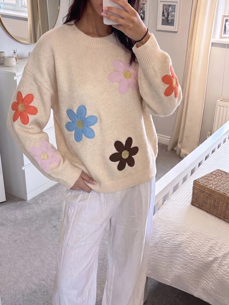 SHEIN LUNE 秋冬新款休閒優雅杏色花卉刺繡寬鬆版型日常通勤圓領長袖女款時尚針織套頭毛衣 - 杏色 - 查看 1