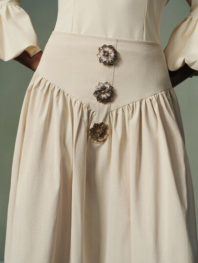 Aveloria Modichic Summer Autumn Light Khaki Beige Vintage French Style Metal 3D Floral Button Decor High Waist Triangle Split Flared Long Skirt Women's Skirt Cinched Waist Slimming Elegant Style Suitable For Banquet Date Commute Daily Party Casual Romantic Elegant Minimalist High-End Design Old Money Modern
