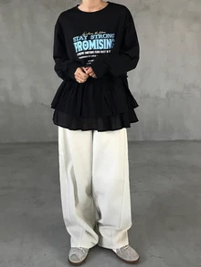 FRIFUL 女款圓領黑白字母印花裝飾袖多材質拼接寬鬆運動街頭風休閒秋季日常T恤 - 黑色 - 查看 5