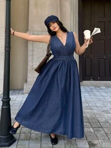 Rivivi Gaun Denim Biru Tanpa Elastis dengan Leher V Dalam untuk Wanita Ukuran Plus Gaya Boho - Dark Wash - View 1