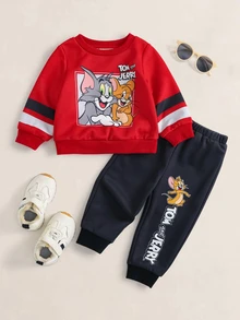 TOM & JERRY X SHEIN طقم بلوزة رياضية بياقة دائرية وبنطال بنقشة كرتونية للبنات الرضع - الأحمر - مشاهدة 1