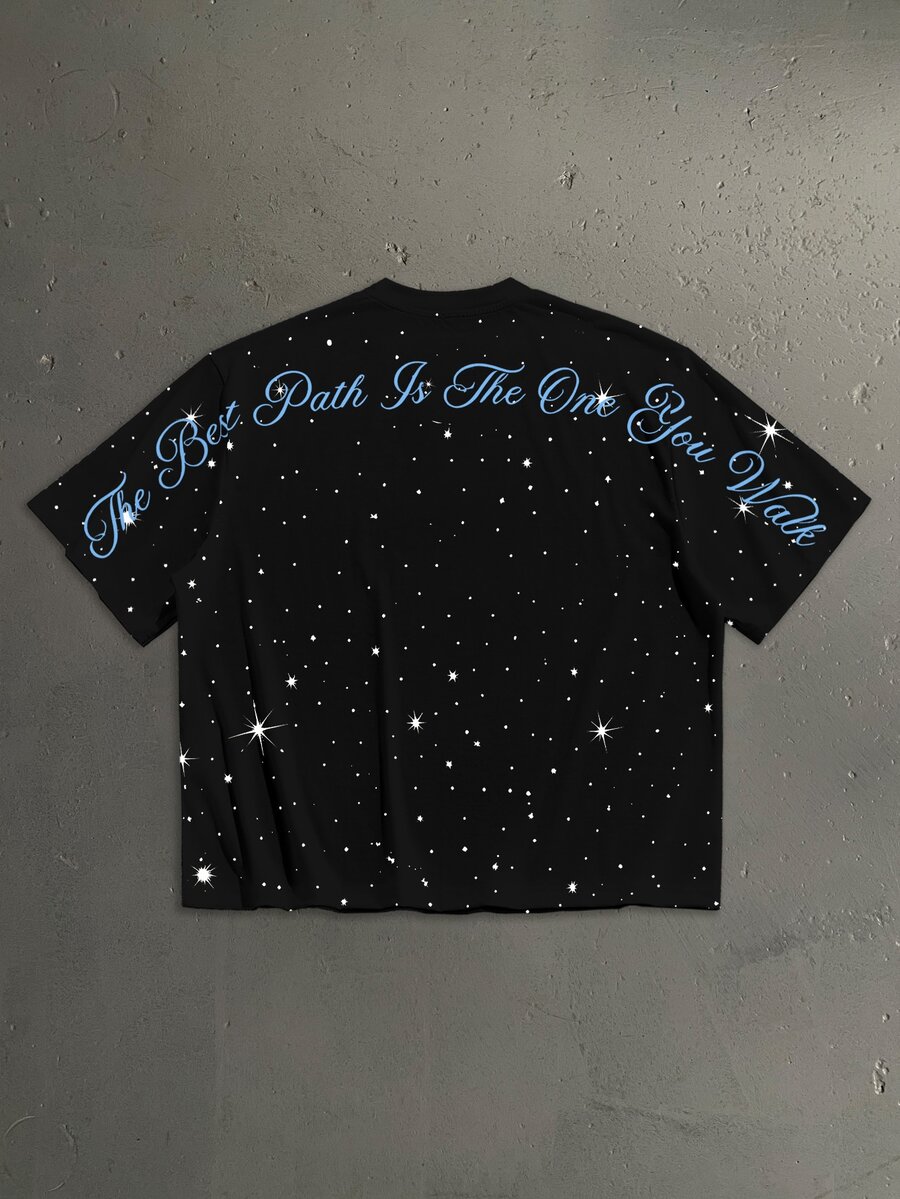 StoneGrade 仿水鑽亮面星空美式復古彎曲字體排版時尚全印花男士黑色大尺碼落肩寬鬆短袖T恤 - 黑色 - 查看 1