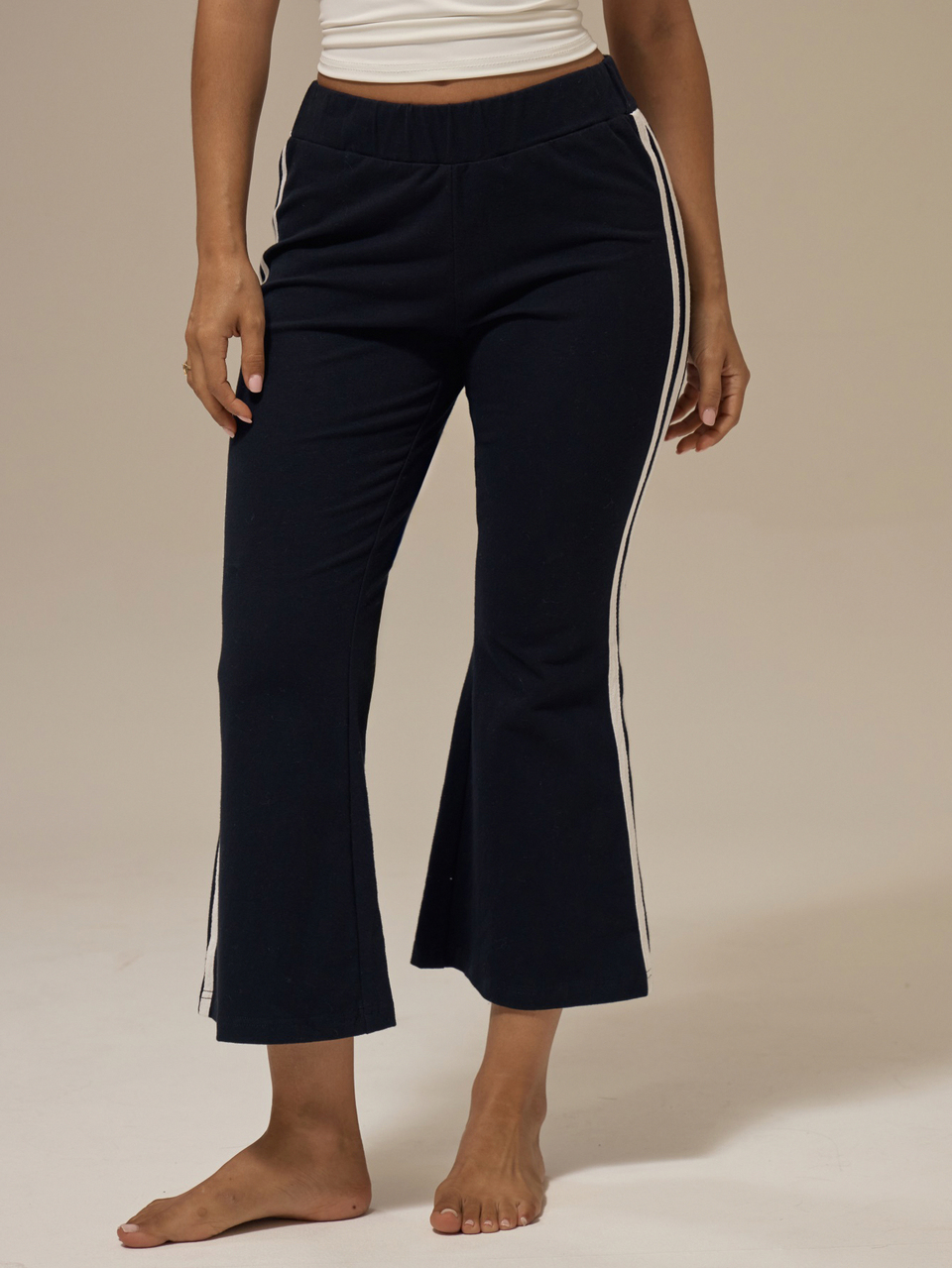 Pantalon Capri à Taille Moyenne Jambe Évasée avec Détails Rayés Été Entraînement Fitness Vêtements de Détente Quotidienne