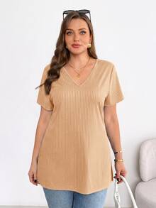 SHEIN Essnce 大尺碼女款純色V領短袖側開衩下擺休閒T恤 - 卡其色 - 查看 4
