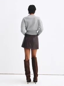 ATUI Studio 女款 Polo 領單排 3 鈕扣落肩長袖短版下擺針織衫 - 灰色 - 查看 5