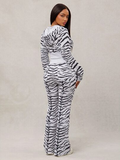 Radiana Women's Autumn Modern Casual Tiger Print Slim Fit Low Waist Flare Sweatpants, Sexy Tiger Print Sweatpants, Y2K, Y3K, All-Match Versatile, Daily Casual Streetwear, Shopping, Party, Vacation, Beach, Date, Birthday, Graduation Dress, Island, Old Money Style, Commute, Office, Music Festival, House Party, Party