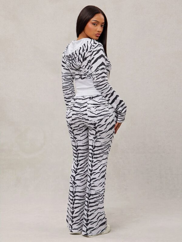 Radiana Women's Autumn Modern Casual Tiger Print Slim Fit Low Waist Flare Sweatpants, Sexy Tiger Print Sweatpants, Y2K, Y3K, All-Match Versatile, Daily Casual Streetwear, Shopping, Party, Vacation, Beach, Date, Birthday, Graduation Dress, Island, Old Money Style, Commute, Office, Music Festival, House Party, Party