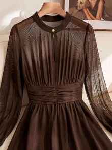 SHEIN Clasi بلوزة أنيقة للتنقل اليومي بخصر مشدود وياقة دائرية صغيرة وقصة A-Line - بني - مشاهدة 5